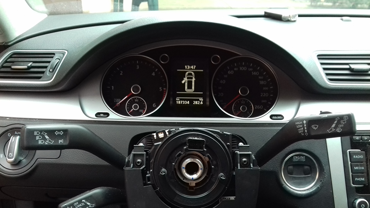 VW Passat B7 – Popravka špulne volana